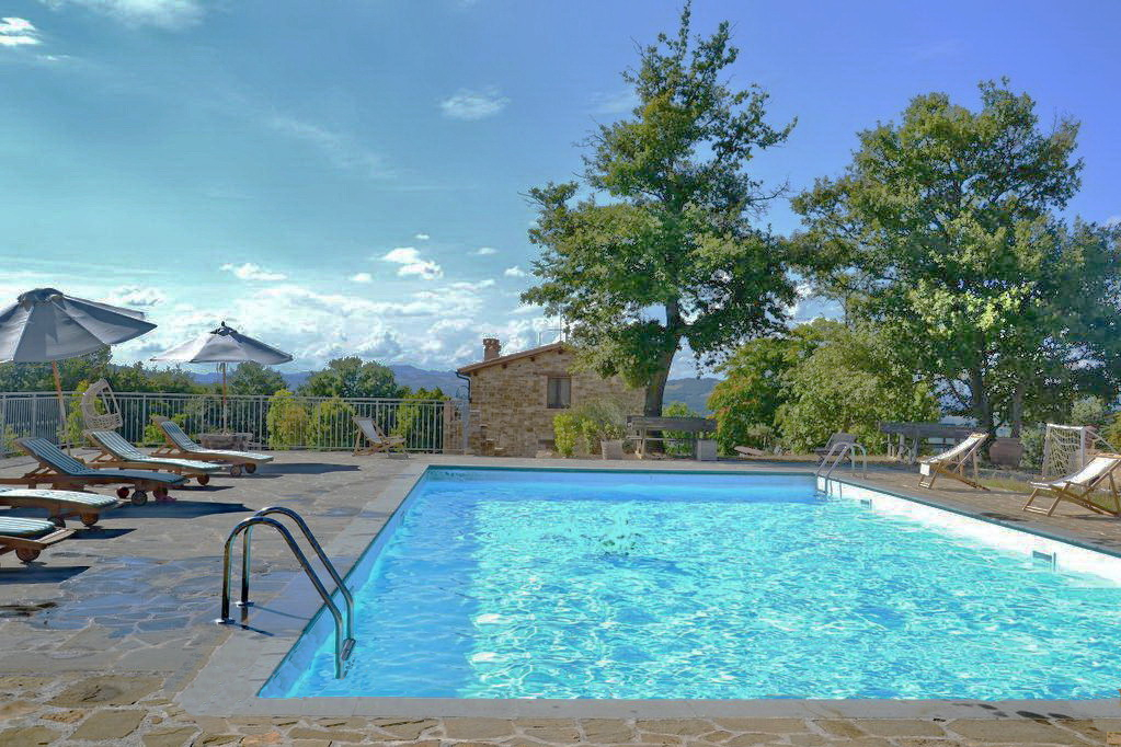 Casolare con piscina vicino Perugia